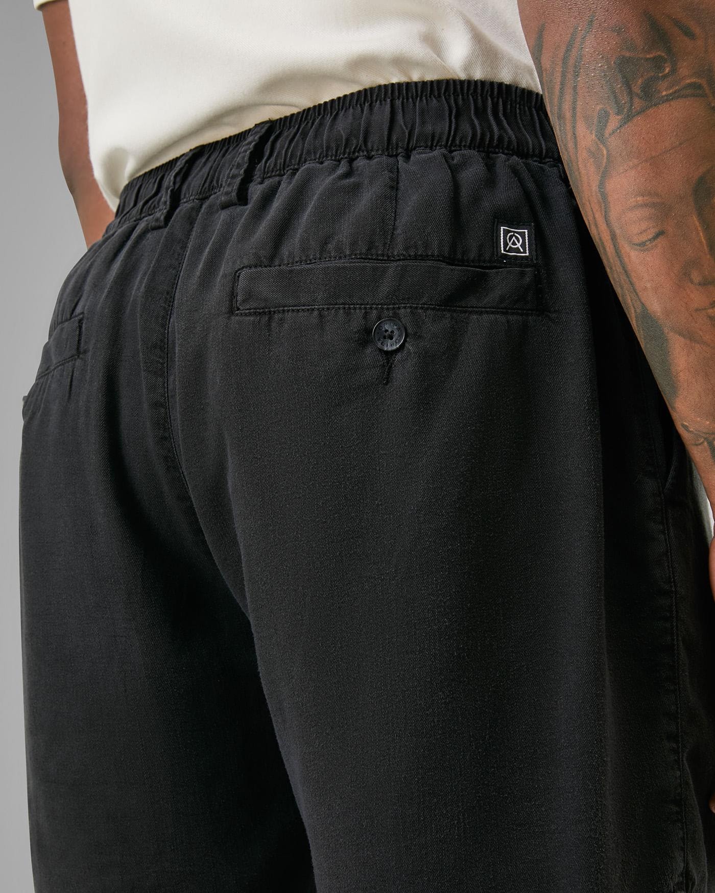 Bermuda Liocel Curta