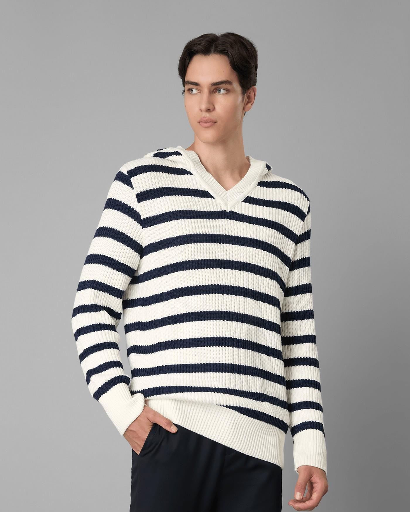 Blusa Tricot Listrado com Capuz