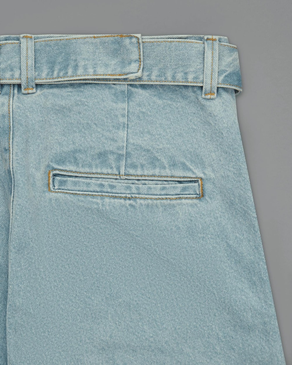 Calça Reta com Cinto Algodão Regenerativo