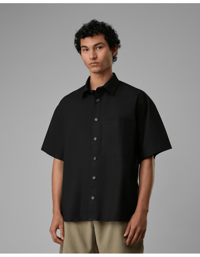 Camisa oversized com bolso-preto-m