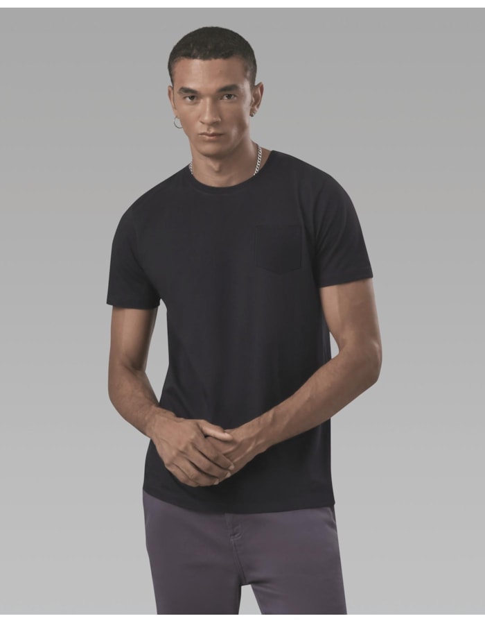 Camiseta pima com bolso-preto-curto-m